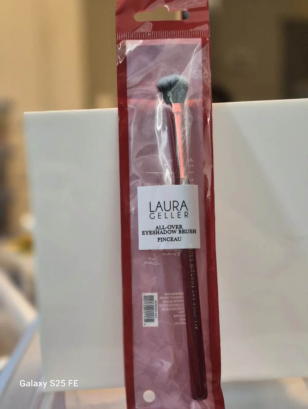 Laura Geller All-Over Eyeshadow Brush with Pink Handle and Black Bristles, New